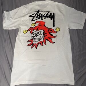 STUSSY JOKER TEE IN SMALL